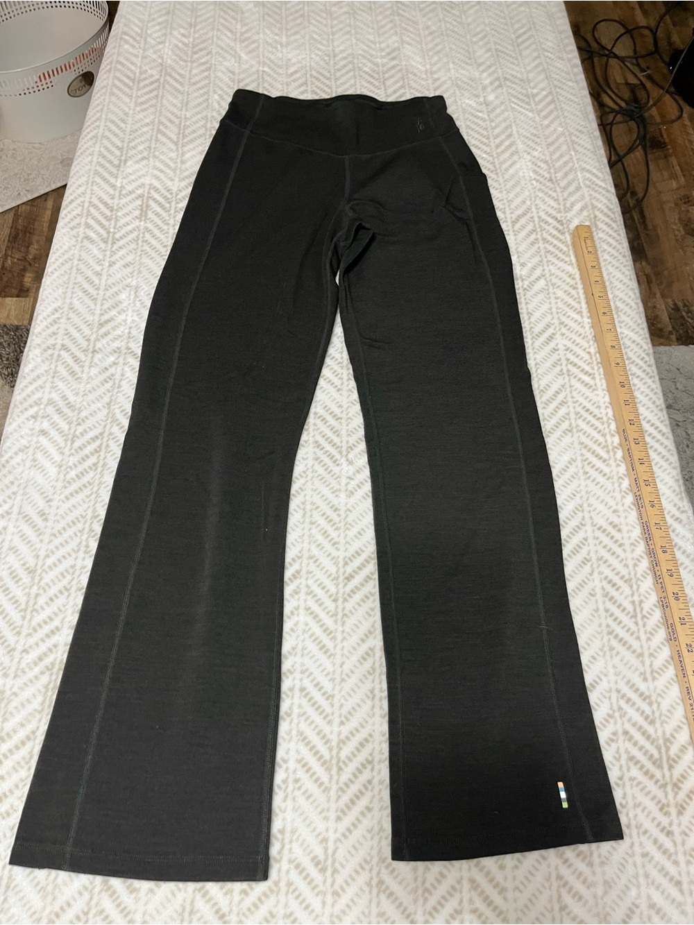 Smartwool Women small Black Flare Leggings with Subtle Logo